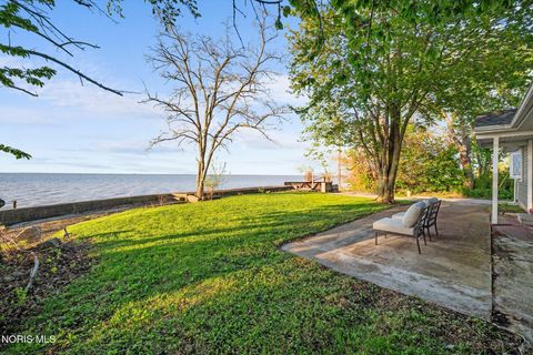 Tiny photo for 2073 Grange Street, Oregon, OH 43616 (MLS # 10007068)
