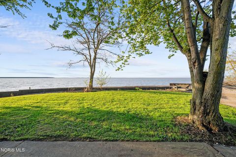 Tiny photo for 2073 Grange Street, Oregon, OH 43616 (MLS # 10007068)