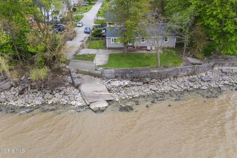 Tiny photo for 2073 Grange Street, Oregon, OH 43616 (MLS # 10007068)