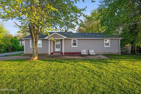 Tiny photo for 2073 Grange Street, Oregon, OH 43616 (MLS # 10007068)