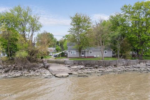 Tiny photo for 2073 Grange Street, Oregon, OH 43616 (MLS # 10007068)