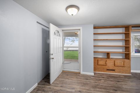 Tiny photo for 2073 Grange Street, Oregon, OH 43616 (MLS # 10007068)