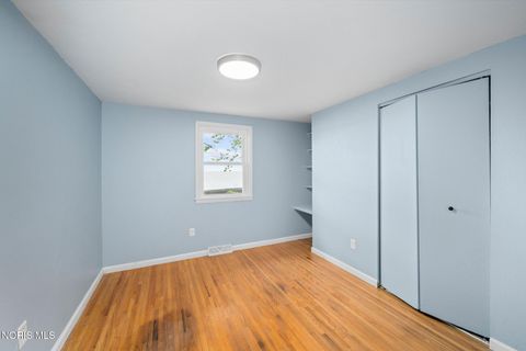 Tiny photo for 2073 Grange Street, Oregon, OH 43616 (MLS # 10007068)