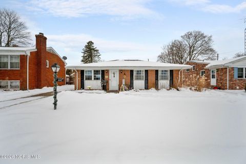 Photo of 6145 Hiddenbrook Drive, Toledo, OH 43613 (MLS # 10003732)