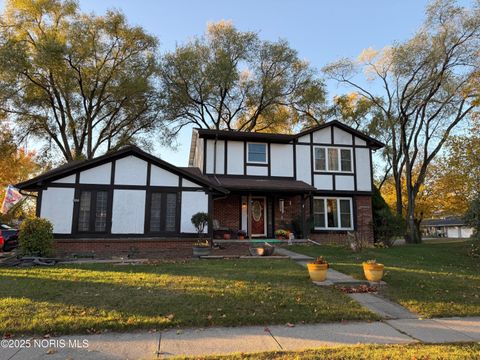 Photo of 504 Fairfield Park Drive, Maumee, OH 43537 (MLS # 10000805)