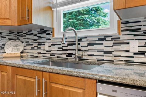 Tiny photo for 4575 River Road, Toledo, OH 43614 (MLS # 10008789)