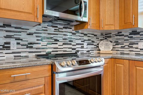 Tiny photo for 4575 River Road, Toledo, OH 43614 (MLS # 10008789)