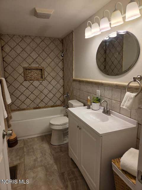 Tiny photo for 351 San Jose Drive, Toledo, OH 43615 (MLS # 10010750)