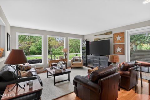 Tiny photo for 4341 Indian Road, Ottawa Hills, OH 43615 (MLS # 10007238)