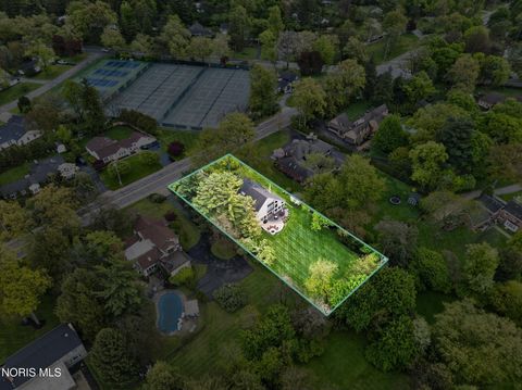 Tiny photo for 4341 Indian Road, Ottawa Hills, OH 43615 (MLS # 10007238)