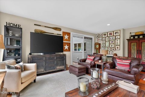 Tiny photo for 4341 Indian Road, Ottawa Hills, OH 43615 (MLS # 10007238)