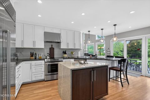 Tiny photo for 4341 Indian Road, Ottawa Hills, OH 43615 (MLS # 10007238)