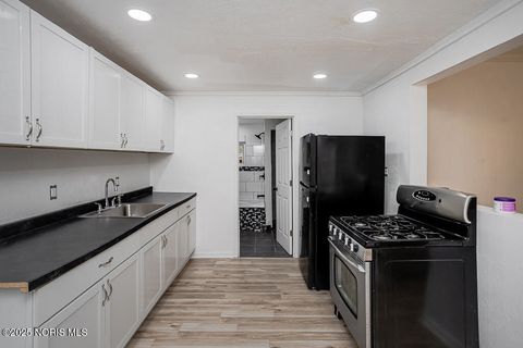 Tiny photo for 2422 N Ontario Street, Toledo, OH 43611 (MLS # 10002953)