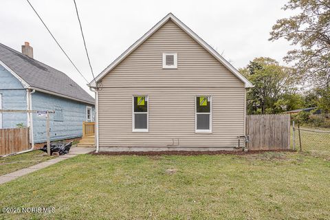 Tiny photo for 2422 N Ontario Street, Toledo, OH 43611 (MLS # 10002953)