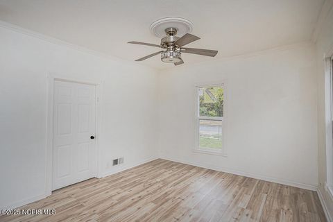 Photo of 2422 N Ontario Street, Toledo, OH 43611 (MLS # 10002953)