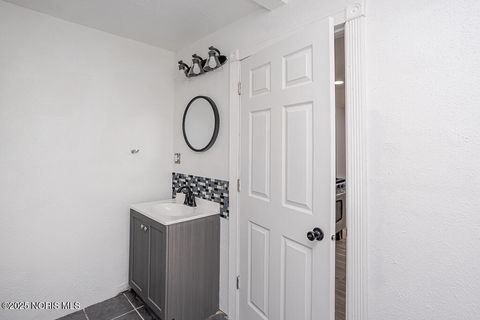 Tiny photo for 2422 N Ontario Street, Toledo, OH 43611 (MLS # 10002953)