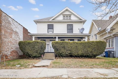 Photo of 1936 Airport Highway, Toledo, OH 43609 (MLS # 10001965)