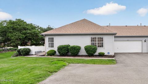 Photo of 2277 Fox Run Circle, Findlay, OH 45840 (MLS # 10008323)