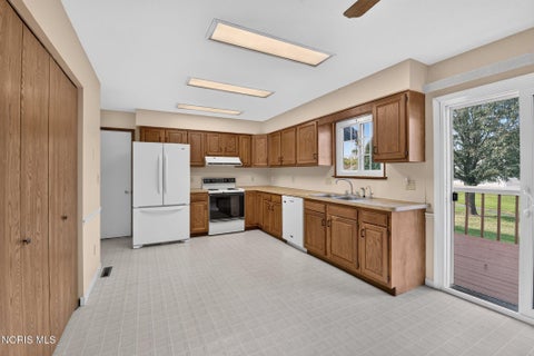 Tiny photo for 7 Edith Court, Bowling Green, OH 43402 (MLS # 10014524)