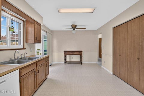 Tiny photo for 7 Edith Court, Bowling Green, OH 43402 (MLS # 10014524)