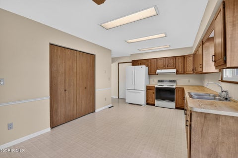Tiny photo for 7 Edith Court, Bowling Green, OH 43402 (MLS # 10014524)