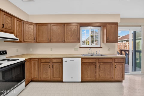 Tiny photo for 7 Edith Court, Bowling Green, OH 43402 (MLS # 10014524)