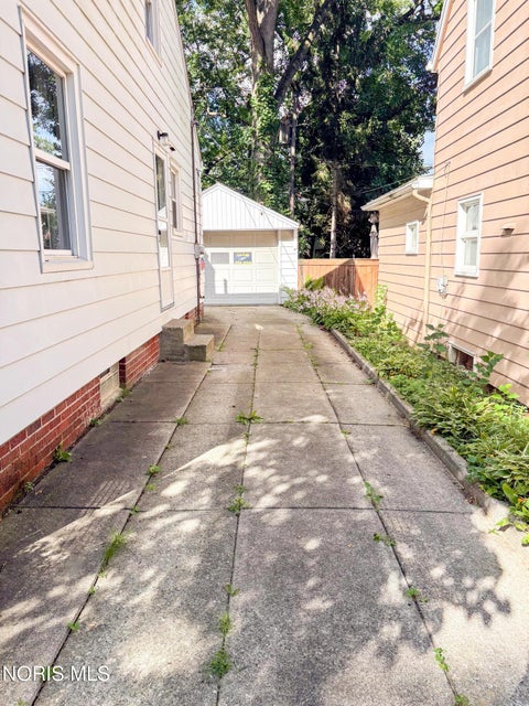 Tiny photo for 3935 Buell Avenue, Toledo, OH 43613 (MLS # 10013100)