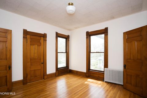 Tiny photo for 2401 Robinwood Avenue, Toledo, OH 43620 (MLS # 10008198)