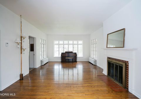 Tiny photo for 2401 Robinwood Avenue, Toledo, OH 43620 (MLS # 10008198)