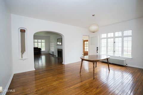Tiny photo for 2401 Robinwood Avenue, Toledo, OH 43620 (MLS # 10008198)
