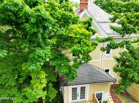 Tiny photo for 2401 Robinwood Avenue, Toledo, OH 43620 (MLS # 10008198)