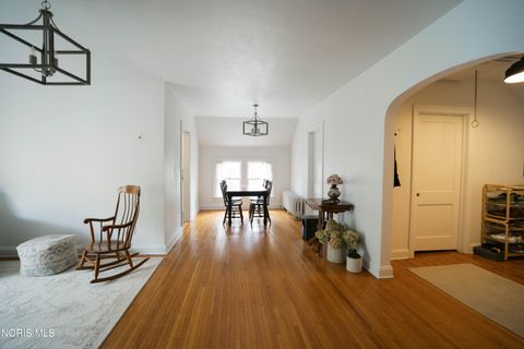 Tiny photo for 2401 Robinwood Avenue, Toledo, OH 43620 (MLS # 10008198)