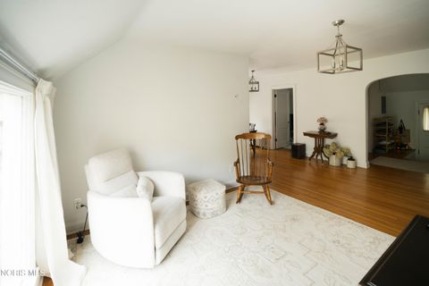 Tiny photo for 2401 Robinwood Avenue, Toledo, OH 43620 (MLS # 10008198)