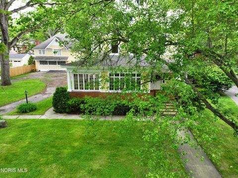 Tiny photo for 2401 Robinwood Avenue, Toledo, OH 43620 (MLS # 10008198)