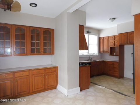 Tiny photo for 2032 Robinwood Avenue, Toledo, OH 43620 (MLS # 10003607)