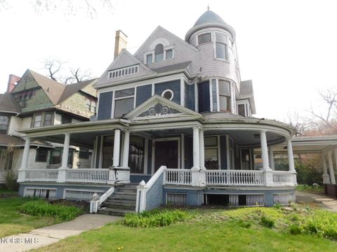 Homes For Sale - 2032 Robinwood Avenue<br/> Lucas County, Toledo, OH 43620
