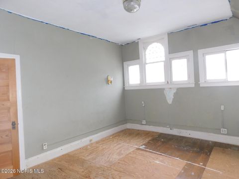 Tiny photo for 2032 Robinwood Avenue, Toledo, OH 43620 (MLS # 10003607)