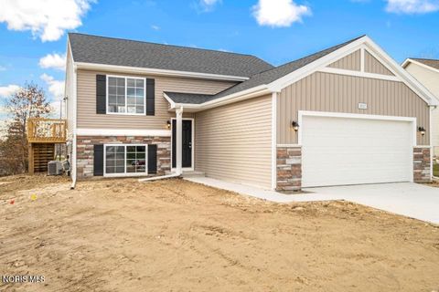 Photo of 1051 Lakeside Lane, Oregon, OH 43616 (MLS # 10006956)