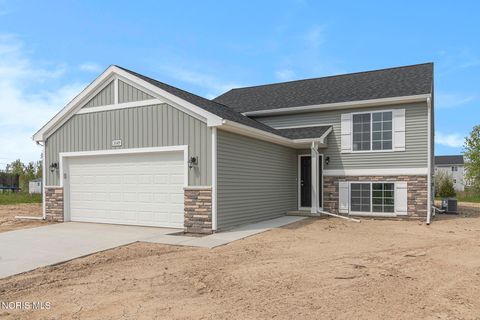 Photo of 1051 Lakeside Lane, Oregon, OH 43616 (MLS # 10006956)