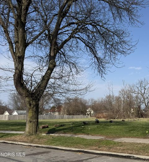 Photo of 2208 Fulton Street, Toledo, OH 43620 (MLS # 10005730)