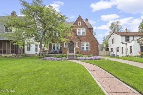 Photo of 2310 Drummond Road, Toledo, OH 43606 (MLS # 10007261)