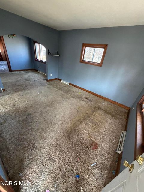 Tiny photo for 2045 La France Street, Oregon, OH 43616 (MLS # 10008186)
