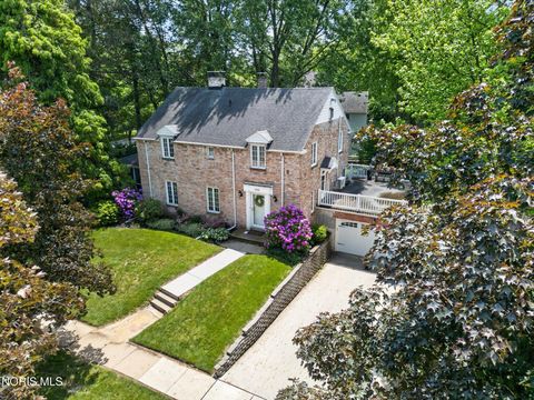 Photo of 3405 Pelham Road, Ottawa Hills, OH 43606 (MLS # 10008010)