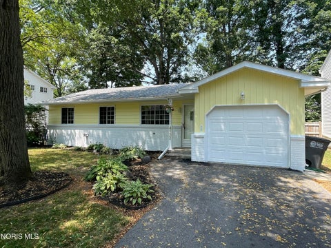 Photo of 4132 Oakcrest Road, Toledo, OH 43623 (MLS # 10010567)