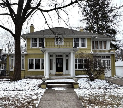 Photo of 210 W Indiana Avenue, Perrysburg, OH 43551 (MLS # 10004410)