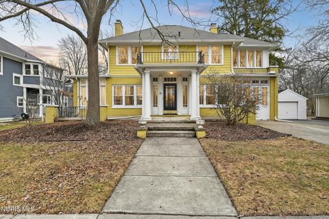 Photo of 210 W Indiana Avenue, Perrysburg, OH 43551 (MLS # 10004410)