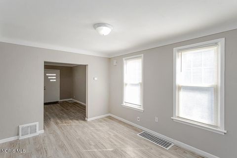 Tiny photo for 3223 Maple Street, Toledo, OH 43608 (MLS # 10006851)