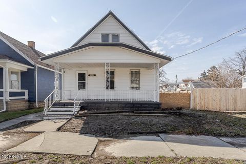 Photo of 3223 Maple Street, Toledo, OH 43608 (MLS # 10006851)