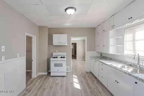 Tiny photo for 3223 Maple Street, Toledo, OH 43608 (MLS # 10006851)