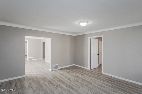 Tiny photo for 3223 Maple Street, Toledo, OH 43608 (MLS # 10006851)